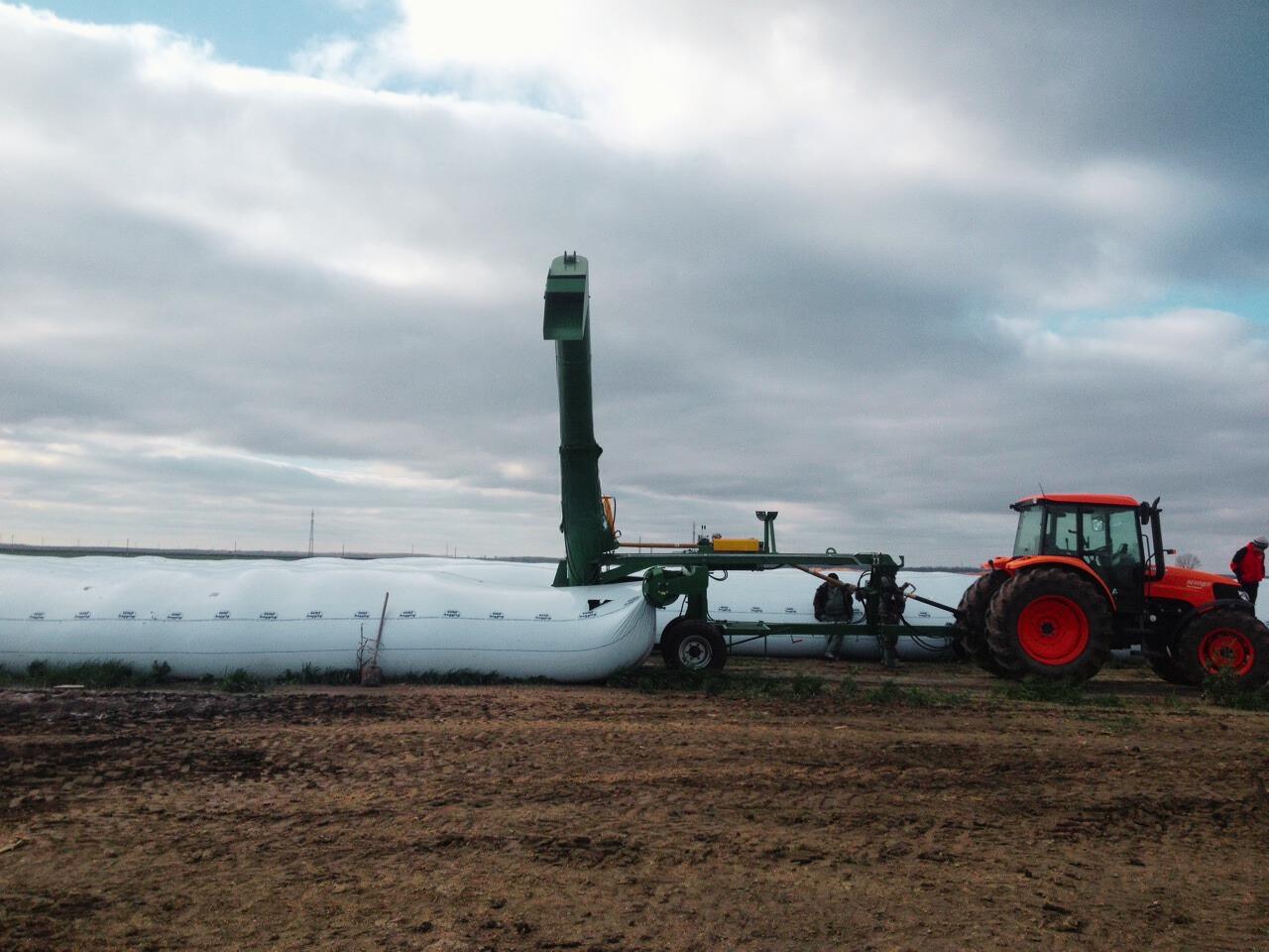 Rękawy do ziarna na polu